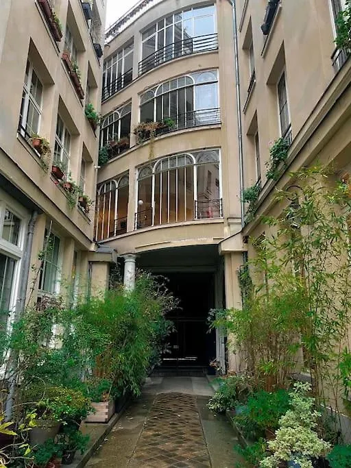 Parisien, Le Louis Blanc Apartment *